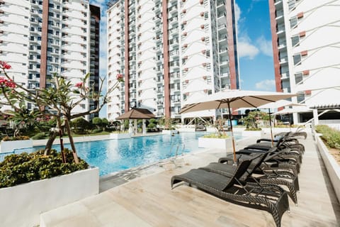 Property building, Day, Swimming pool