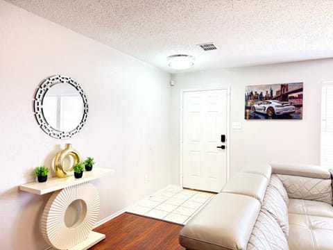 Cozy Family Vacation Home House in Arlington