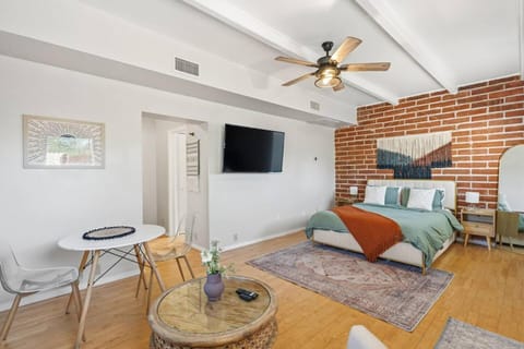 Bed, TV and multimedia, Living room, Photo of the whole room, pet friendly