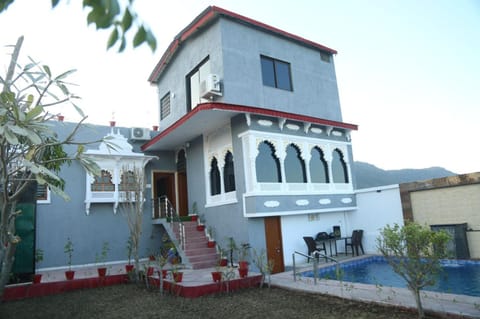 Property building, Day, Garden, Garden view