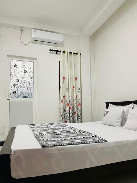 Bedroom, air conditioner