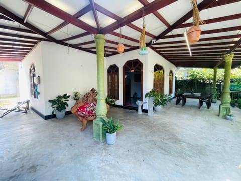 Facade/entrance, Day, Seating area