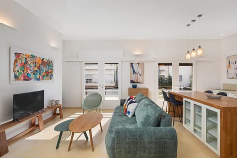 TV and multimedia, Living room, Dining area