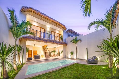 Property building, Patio, Day, Garden, Garden, Garden view, Pool view, Swimming pool, Swimming pool, sunbed