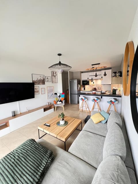 Kitchen or kitchenette, Living room