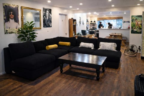 Living room, Seating area