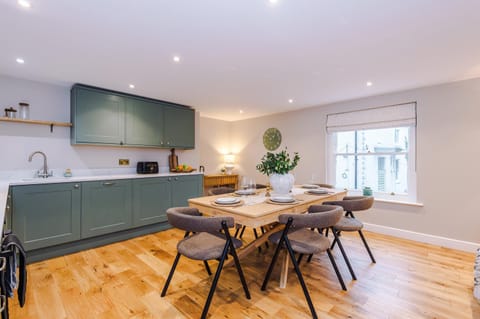 Dining area, kitchen