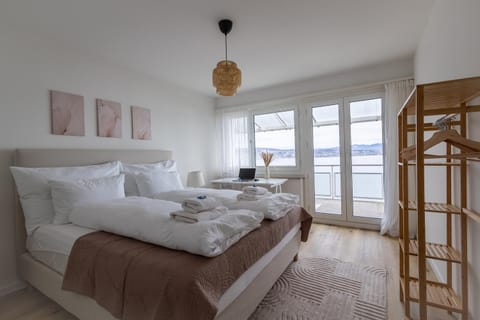 Bed, View (from property/room), Photo of the whole room, Bedroom, Lake view, Mountain view, internet, internet, wardrobe
