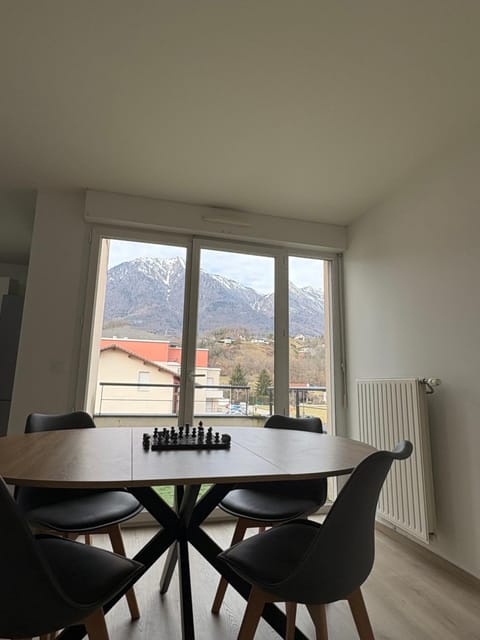 Dining area, Mountain view