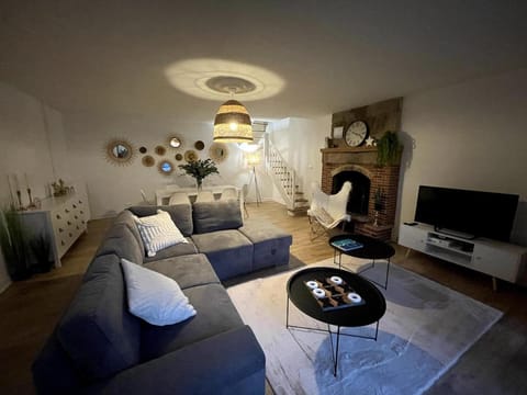 Communal lounge/ TV room, TV and multimedia, Living room, Seating area