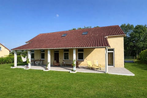 Property building, Patio, Balcony/Terrace