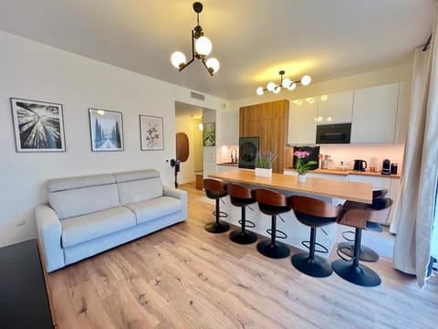 Living room, Seating area, Dining area, stove