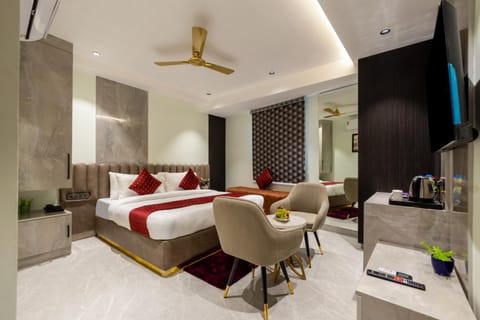 Bed, TV and multimedia, Coffee/tea facilities, Seating area, Bedroom