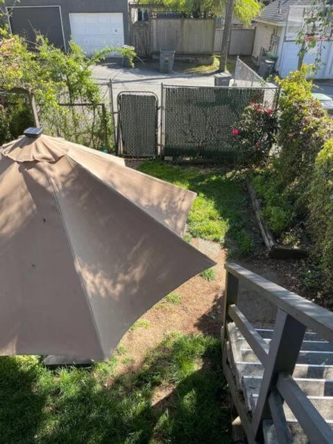 Quiet-comfy 4 bedroom house on a tree lined street in Kitsilano House in Vancouver