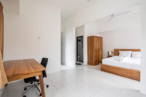 Serenity Twin Canggu, Suite 2-2 with Kitchen and Balcony Apartment in North Kuta