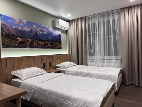 Bed, Photo of the whole room, air conditioner