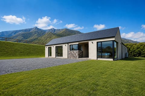 Property building, Day, Natural landscape, Garden, Garden view, Mountain view