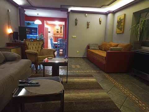 Living room, Photo of the whole room