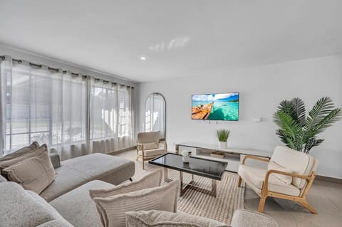 The Blue Heaven Private Pool Hideaway Sleeps 11 House in Golden Glades