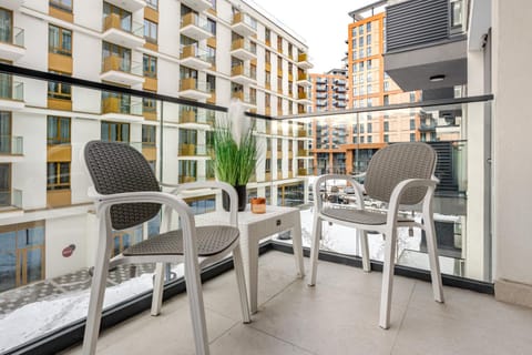 Property building, Neighbourhood, Balcony/Terrace, Certificate/Award