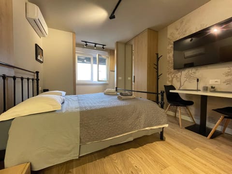 Property building, Bed, Bedroom