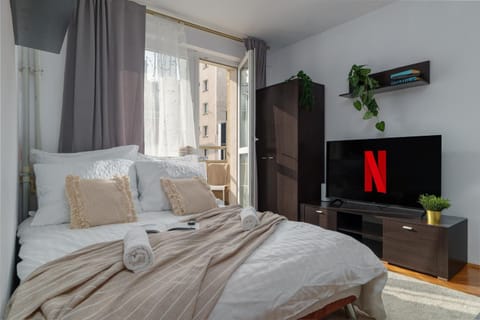 Bed, Day, TV and multimedia, View (from property/room), View (from property/room), Balcony/Terrace, Balcony/Terrace, Photo of the whole room, Evening entertainment, Bedroom, Landmark view, Landmark view, Location, flat iron, heating, internet, soundproof, towels, wardrobe