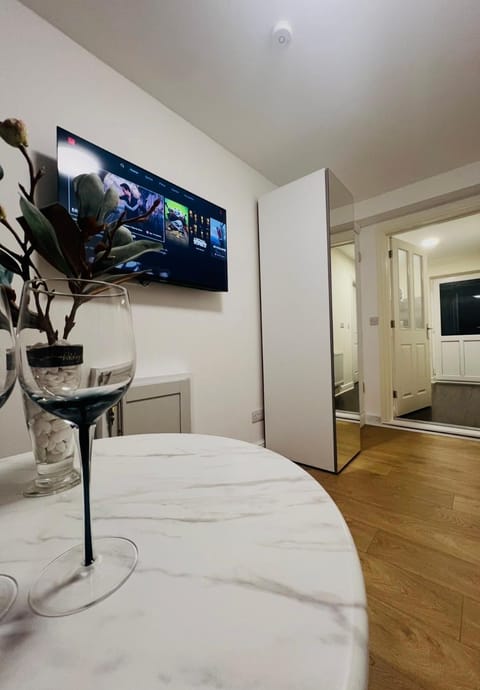 Lakes Guest Room Annexe Apartment in England