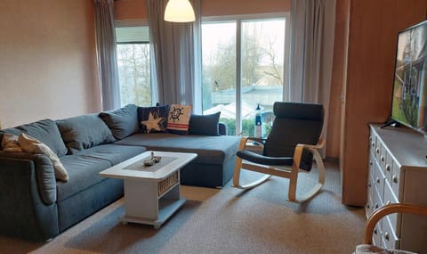 TV and multimedia, Seating area, Evening entertainment