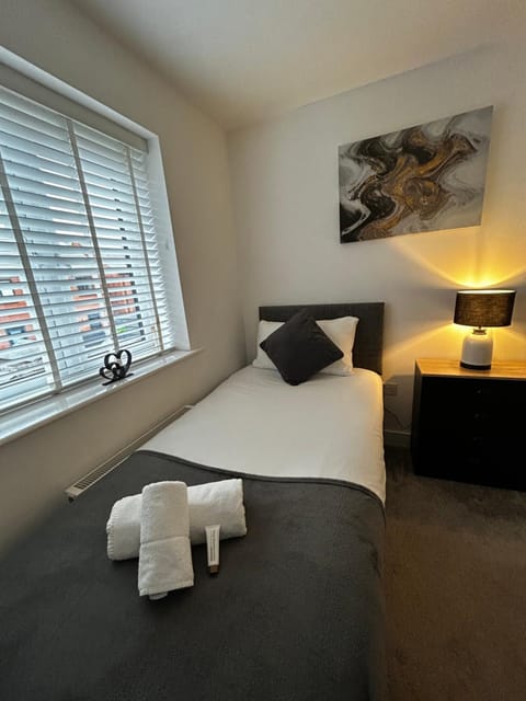 Bed, Photo of the whole room, Bedroom, towels