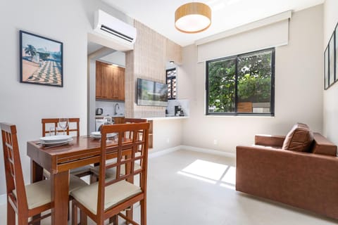 TV and multimedia, Kitchen or kitchenette, Living room, Dining area, kitchen