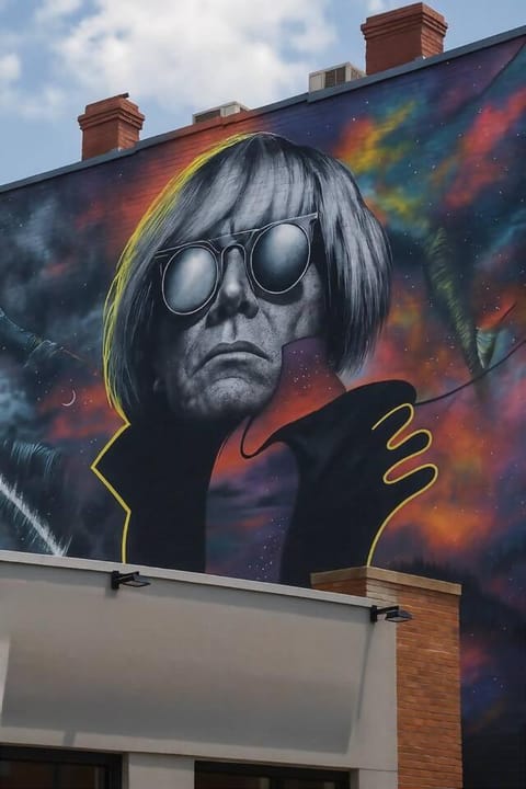 KING Bed • Elevated City Retreat • Free Parking Apartment in Pittsburgh