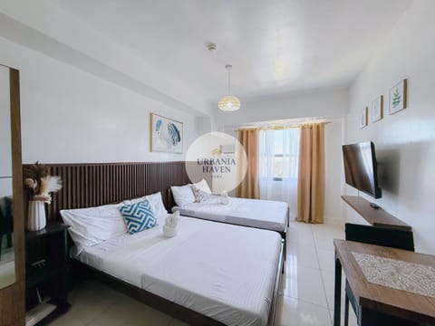 Communal lounge/ TV room, Bed, TV and multimedia, Bedroom