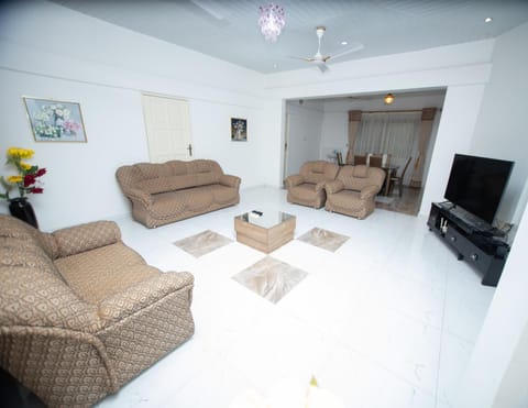 Communal lounge/ TV room, TV and multimedia, Living room, Seating area