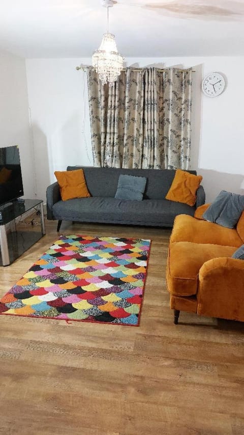 London CityLinks 2 bedroom flat, sleeps 7 Apartment in East Hertfordshire District