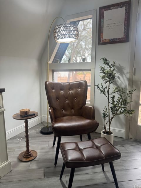 DeLand Dome House- 98 Inch TV - Open Kitchen - Near Bridle Oaks House in DeLand