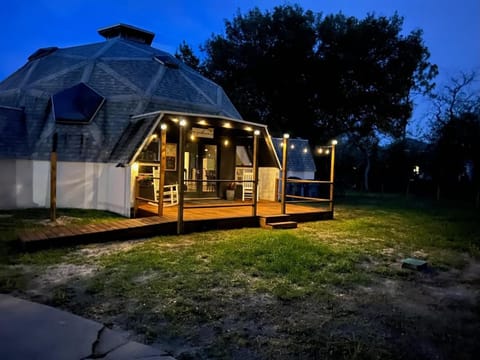 DeLand Dome House- 98 Inch TV - Open Kitchen - Near Bridle Oaks House in DeLand