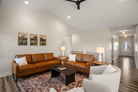 The Blue Haven in Urbandale House in Urbandale