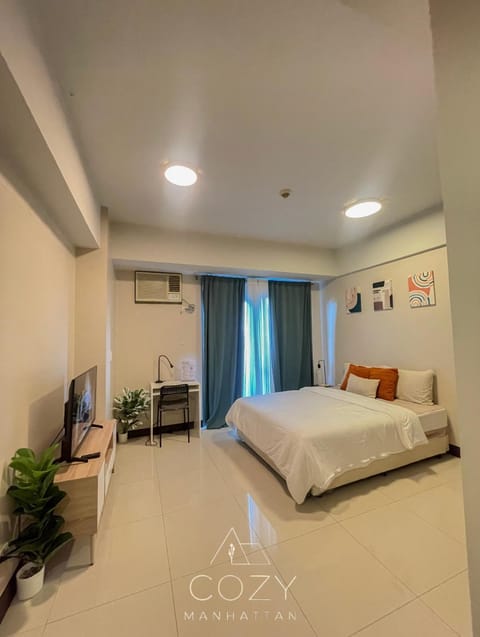 Bed, TV and multimedia, Photo of the whole room, air conditioner
