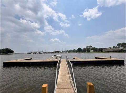 Luxury Lakefront Escape on Lake Conroe Apartment in Lake Conroe