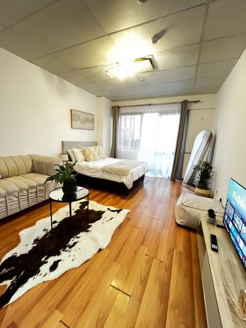 Bed, TV and multimedia, Living room
