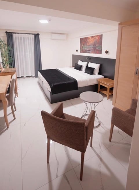 Photo of the whole room, Family, air conditioner