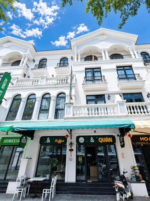 Property building, Day