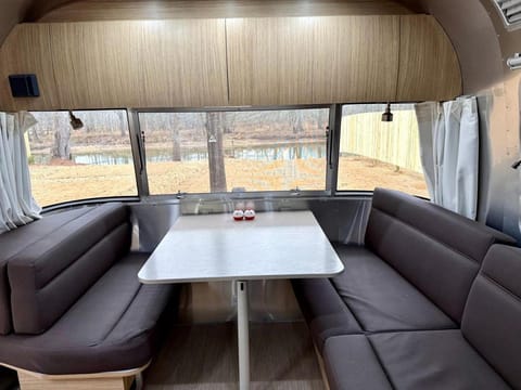 Peaceful Lakeside Covered Airstream with Firepit & Kayaks Near Centre, AL House in Weiss Lake