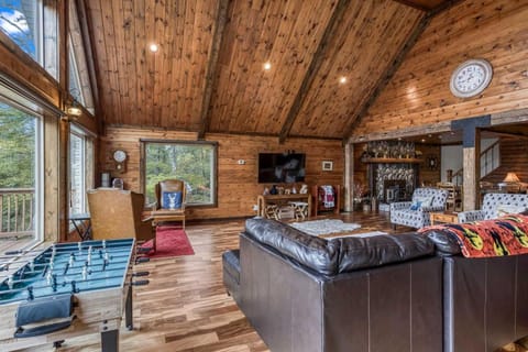 Luxury Lakeside Mountain Escape with Wraparound Deck Near Terra Alta, West Virginia House in Shenandoah Valley