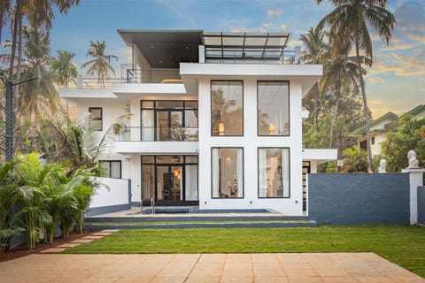 Facade/entrance, Garden, Garden view