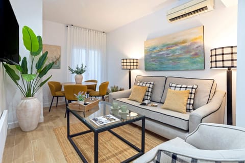 TV and multimedia, Living room, Other, Seating area, Dining area, air conditioner