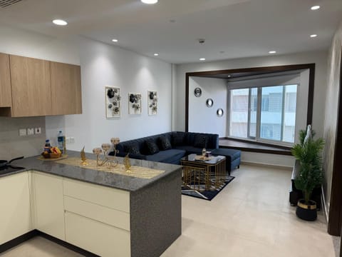 Kitchen or kitchenette, Living room, Seating area, Dining area