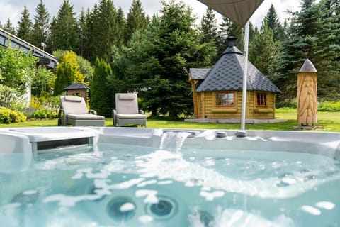 Garden, Hot Tub