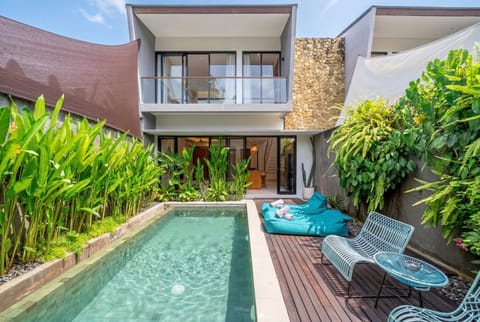 Property building, Patio, Swimming pool, sunbed