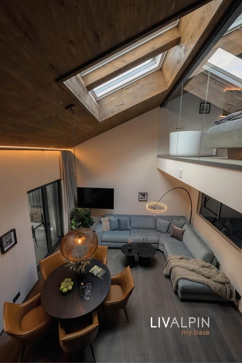 TV and multimedia, Living room, Seating area, Dining area, Evening entertainment